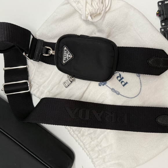 Authentic Prada Re-edition 2005 - Picture 6 of 7